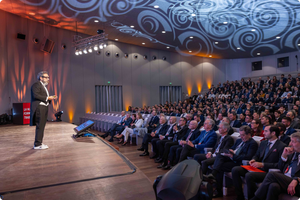 jose manuel Zapata en convención luckia